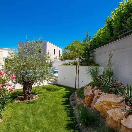 3 Bedroom Cozy In * Malinska