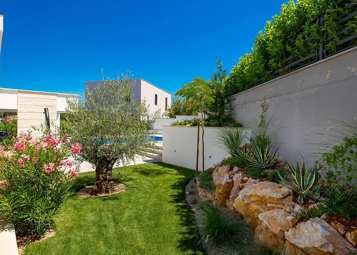 3 Bedroom Cozy In * Malinska
