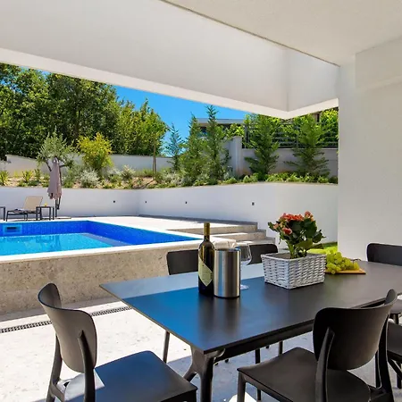 3 Bedroom Cozy In 马林斯卡