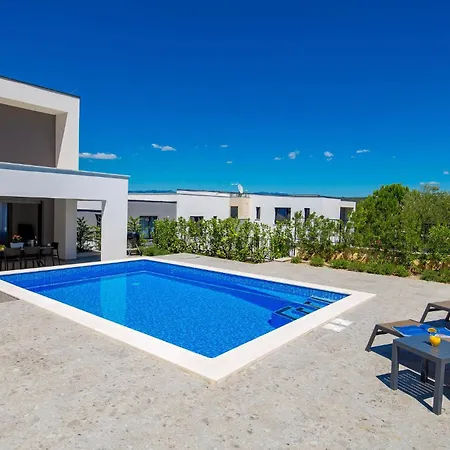 Amazing In With House Sea View