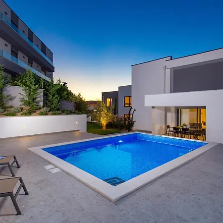 公寓 3 Bedroom Cozy In 马林斯卡