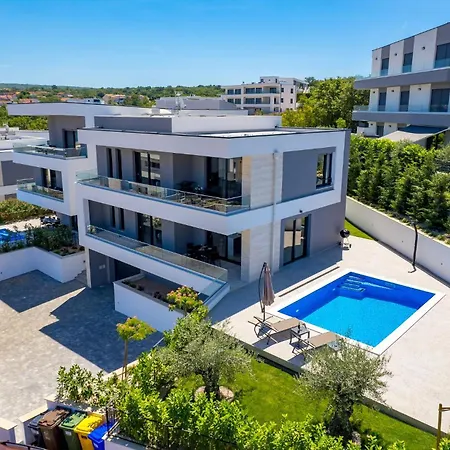 3 Bedroom Cozy In 马林斯卡