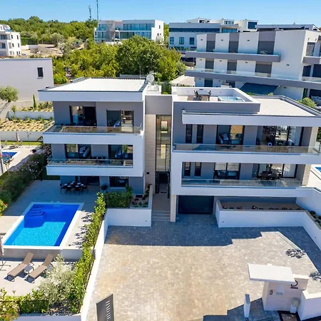 Amazing In With House Sea View