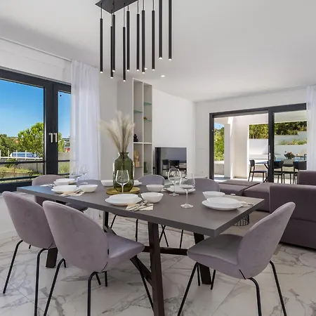 Amazing In With House Sea View