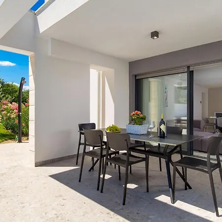 公寓 3 Bedroom Cozy In 马林斯卡