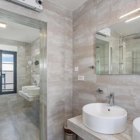 3 Bedroom Cozy In 马林斯卡