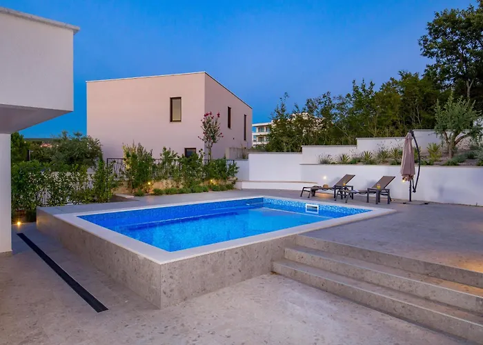 3 Bedroom Cozy In * Malinska