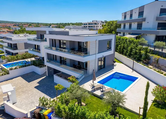 3 Bedroom Cozy In Malinska